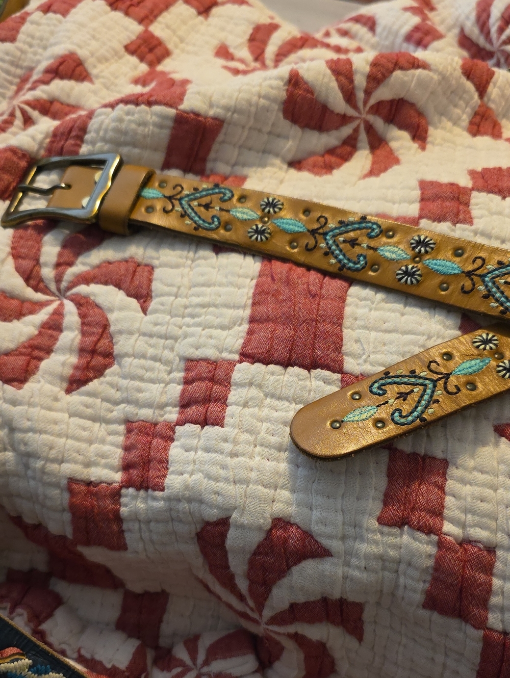 Wo.ens Lucky Brand Embroidered Tan Leather Women's Belt with Teal Accents